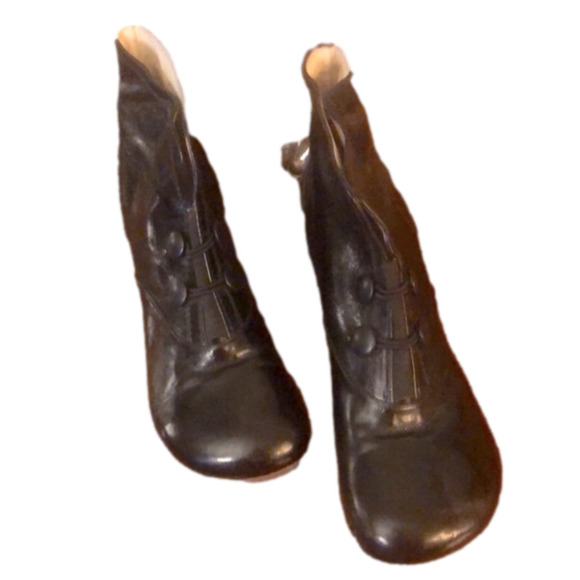 John Fluevog Shoes - John Fluevog Black Leather Operetta